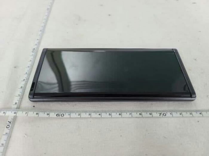 LG V70 and LG Rollable Pics Leak