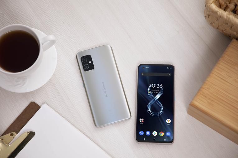 ASUS ZenFone 8 on Table