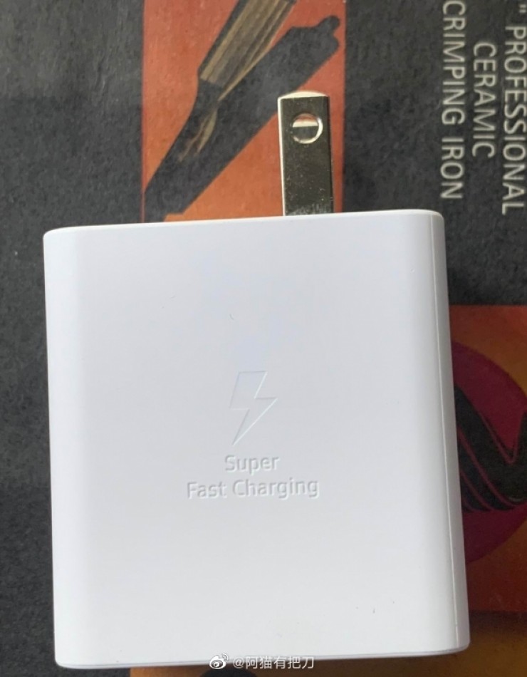 A 65W USB-C charger for Samsung (EP-TA865) 2